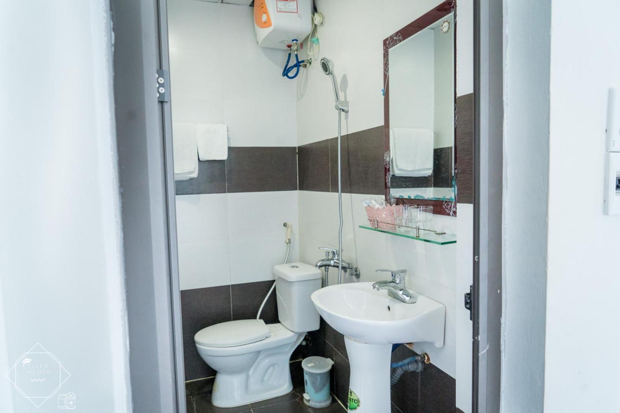 Brother Friendly - Gia Cat Long Hotel Dong Khe Sau Exteriör bild