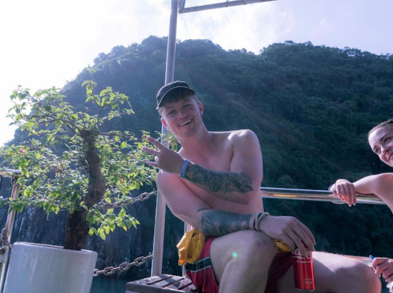 Brother Friendly - Gia Cat Long Hotel Dong Khe Sau Exteriör bild